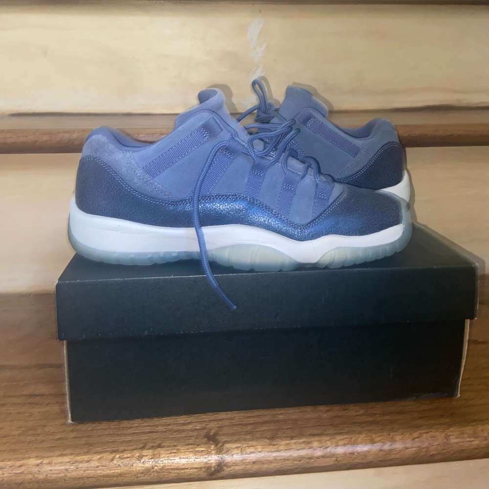 Retro 11 low suede 6.5 men 8 woman